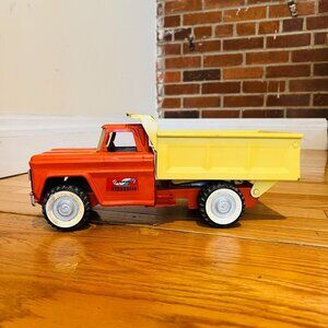 VINTAGE 1960's STRUCTO HYDRAULIC DUMP TRUCK  PRESSED STEEL VERY NICE